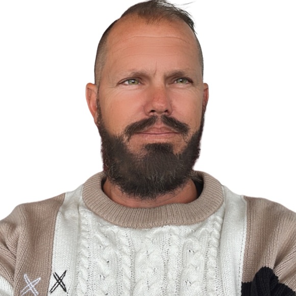 Meet your Posher, Robin - Picture 1 of 7